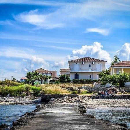Pelagion II Sea Coral - Beachfront Holiday Home Kypseli ภายนอก รูปภาพ