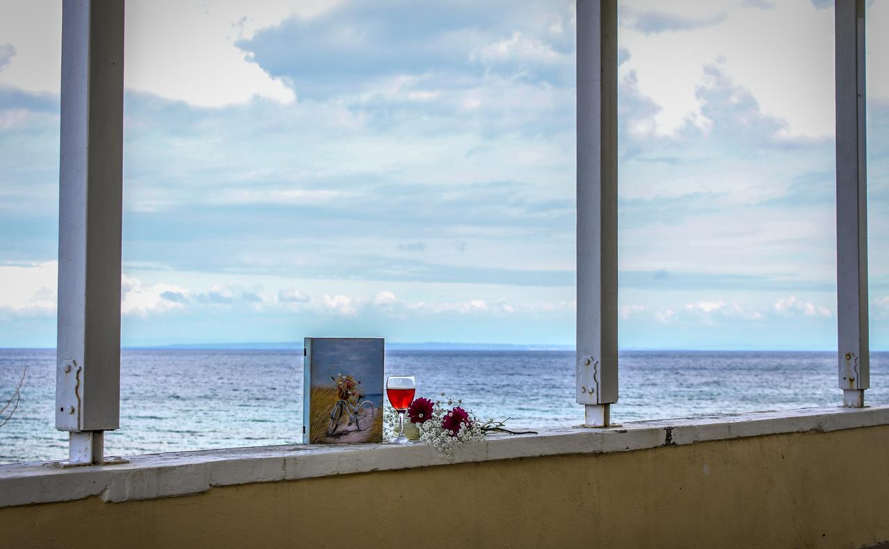 Pelagion II Sea Coral - Beachfront Holiday Home Kypseli ภายนอก รูปภาพ